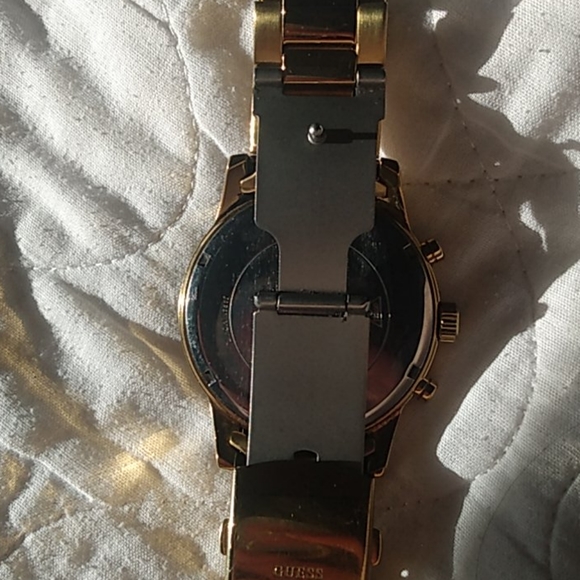 Guess gold tone stainless steel  seewatch 45mm - Picture 3 of 6